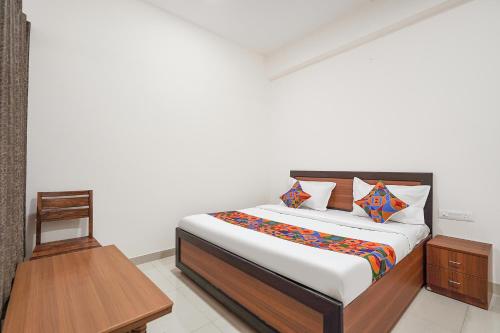 Postel nebo postele na pokoji v ubytování FabHotel Urban Villa