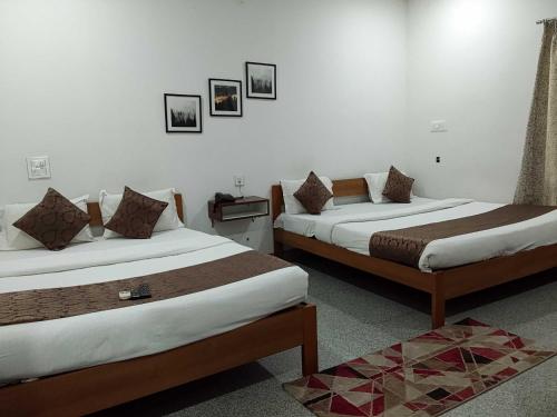 Postel nebo postele na pokoji v ubytování Hotel O Mysore Zoological Park Formerly Queens Comfort