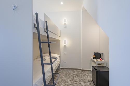 Room Castel Perolloにあるベッド