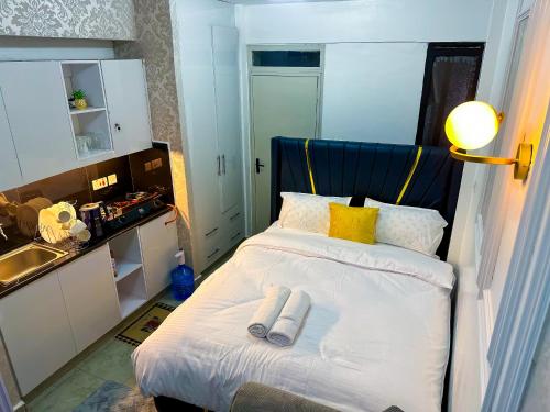 Η κουζίνα ή μικρή κουζίνα στο Royal Stay Nairobi