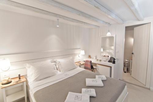 Cama o camas de una habitación en Lindos Comfy Suites