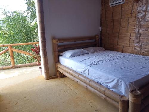 a bed in a room next to a balcony at El Eden Glamping cabañas Girardot in Girardot