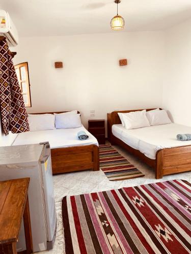 Postel nebo postele na pokoji v ubytování Zad & Safar Long Accommodation