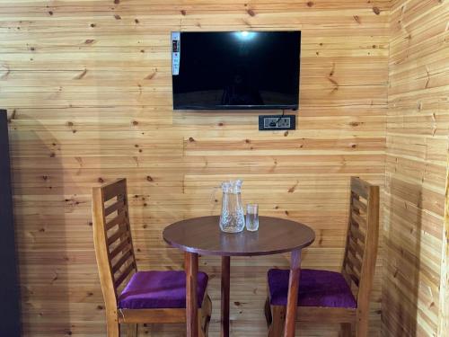 Una televisión o centro de entretenimiento en Fairyland Resort