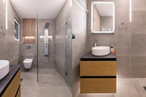 Linea 2BR Apartment in Ampelokipoi by UPSTREET