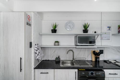 Dapur atau dapur kecil di The Luxe Loft
