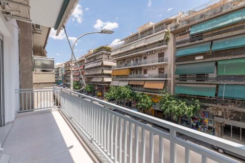 Linea 2BR Apartment in Ampelokipoi by UPSTREET
