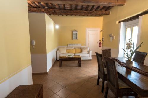 a living room with a couch and a table at Agriturismo Borgo Spagnoli in Magione