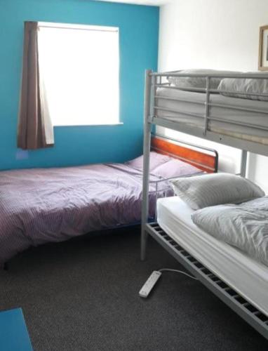 Ένα ή περισσότερα κρεβάτια σε δωμάτιο στο Blue Room Hostel Newquay