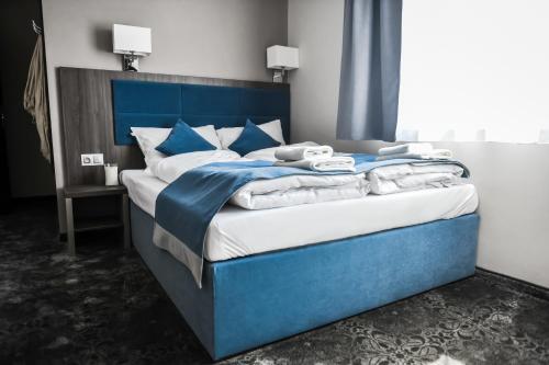 Ένα ή περισσότερα κρεβάτια σε δωμάτιο στο Hotel Sleep Wrocław