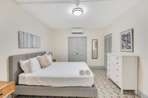Central and Cozy Apartment with 2-Bedroom Near San Juan
