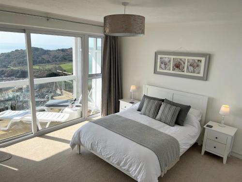 Postel nebo postele na pokoji v ubytování Woodridge Court