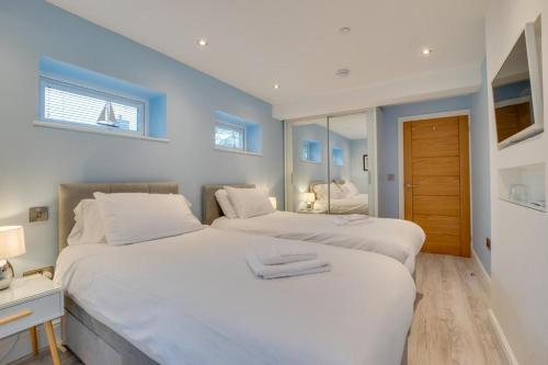 Postel nebo postele na pokoji v ubytování Langland Corner Lodge