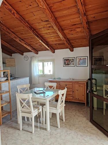 a kitchen and dining room with a table and chairs at Dimora Veronica in Terrauzza