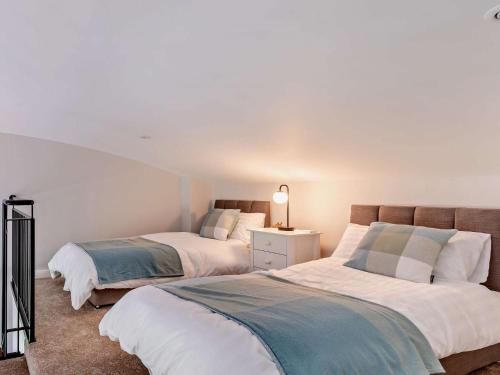 Ένα ή περισσότερα κρεβάτια σε δωμάτιο στο 2 Bed in Castle Cary 94021