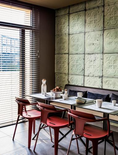 Гостиная зона в OKKO Hotels Paris Rueil-Malmaison