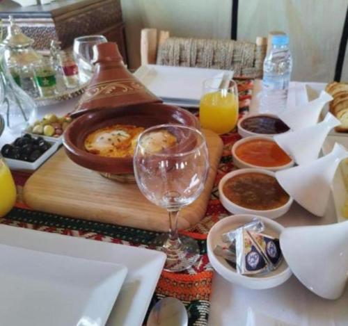 Jídlo v luxury tent nebo okolí