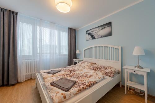 Large apartment Prosek - Your second home!