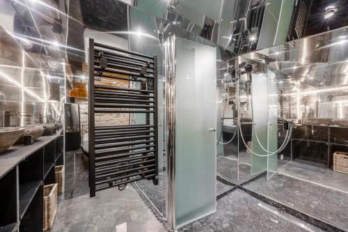 Duplex with Jacuzzi l 15 min from Montmartre