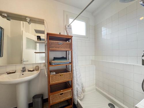 Ένα μπάνιο στο Le Morandeau - 2 Chambres, Parking, Wifi, Central