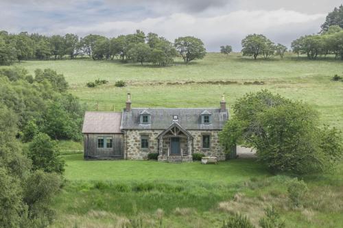 an old stone house in the middle of a field at Laggandhu in Nethy Bridge