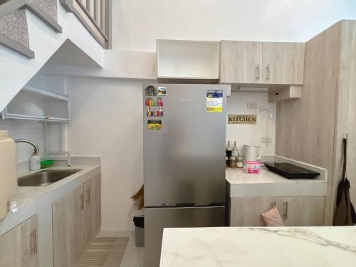 Una cocina o cocineta en Cozy Loft Condo in Tanza with Arcade