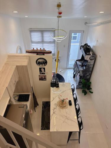 Una cocina o cocineta en Cozy Loft Condo in Tanza with Arcade