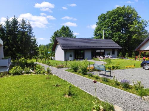 a garden in front of a house at Dwernikowe Wzgórze in Dwernik