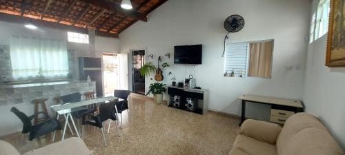 Et tv og/eller underholdning på Casa, Espaço amplo Natureza & Praia