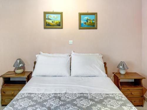 Ένα ή περισσότερα κρεβάτια σε δωμάτιο στο Corfu Andromaches Holiday Apartments