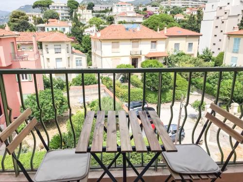 Lympia - one bedroom apartment near the port