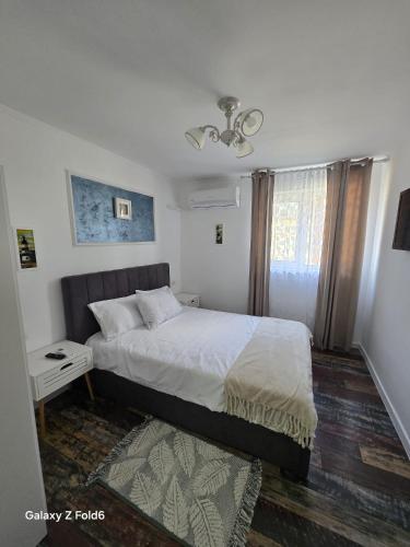 a bedroom with a large bed and a window at David & Matei Residence in Jurilovca