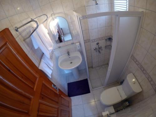 an overhead view of a bathroom with a sink and toilet at Gun-Ay Hotel in Gümbet