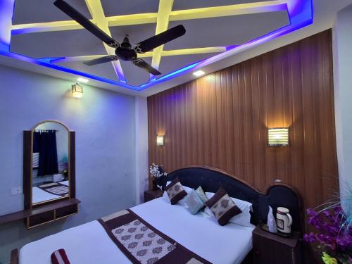 Ένα ή περισσότερα κρεβάτια σε δωμάτιο στο Hotel Sawpanlok Residency