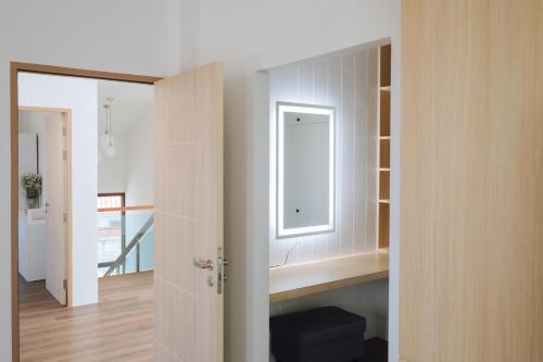 a room with a hallway with a mirror and a door at Ma-Umi Chiang Mai pool villa 5 BRs - 10 mins to city center and Airport in Chiang Mai