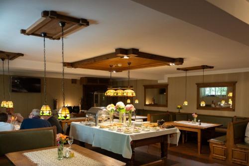 Makanan di atau berdekatan resort