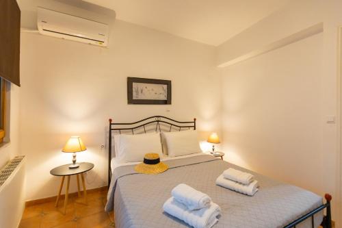 a bedroom with a bed with towels on it at The Bridge House in Spílion