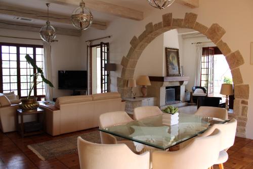 Magnifique Villa sur les collines de Nice, 6 Pièces, clim, barbecue, sauna et hammam