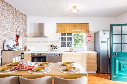 Hibiscus House by YOUR KEY