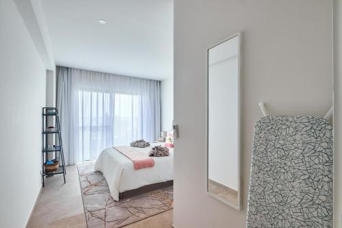 a bedroom with a large mirror and a bed at Apartamentos Golfinho Dourado in Santa Maria