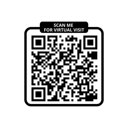 un code qr noir et blanc avec un signe me scanner pour une visite virtuelle dans l'établissement Bluestay 86 - Charmant appartement Paris 13, à Paris