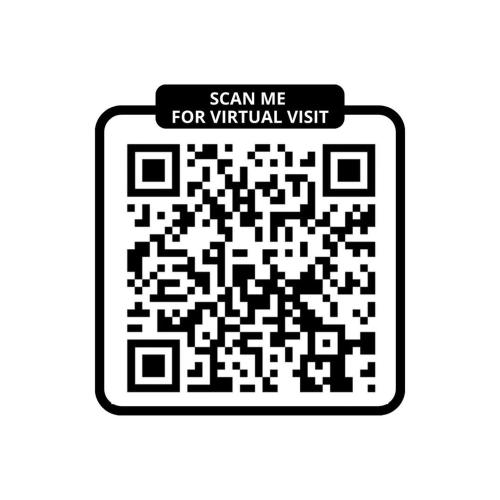 un code qr noir et blanc avec un signe me scanner pour une visite virtuelle dans l'établissement Bluestay 285 - Charmant Appartement à Paris, à Paris