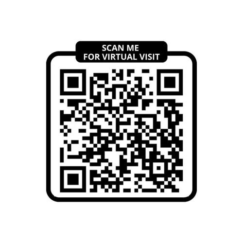 un code qr noir et blanc avec un signe me scanner pour une visite virtuelle dans l'établissement Bluestay 295 - Studio Cozy à Paris 17, à Paris