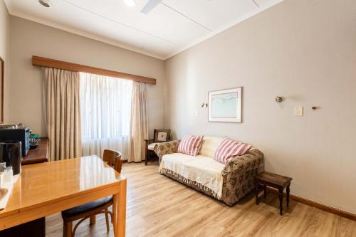 Χώρος καθιστικού στο Karoo Country Inn