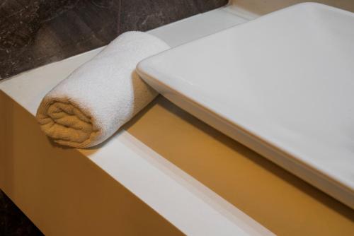 a roll of toilet paper sitting on top of a sink at Fier Life Center in Kayseri