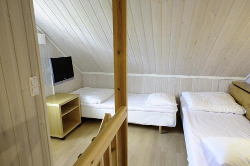 Postel nebo postele na pokoji v ubytování Apelvikens Camping & Cottages