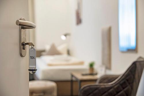 a hotel room with a bed and a door with a key at Auto-Parkhotel Hamburg St Pauli in Hamburg