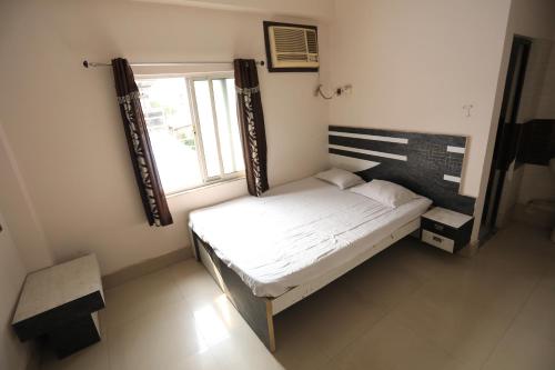Una cama o camas en una habitación de Deep Guest House