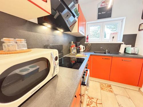 a kitchen with a microwave sitting on a counter at Avío House, 3 Bedrooms, Garden area, Terrace in Vienna