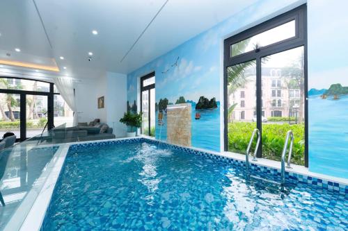 a swimming pool with a view of the water in a house at Chuỗi Homestay Bãi Cháy Hạ Long in Ha Long